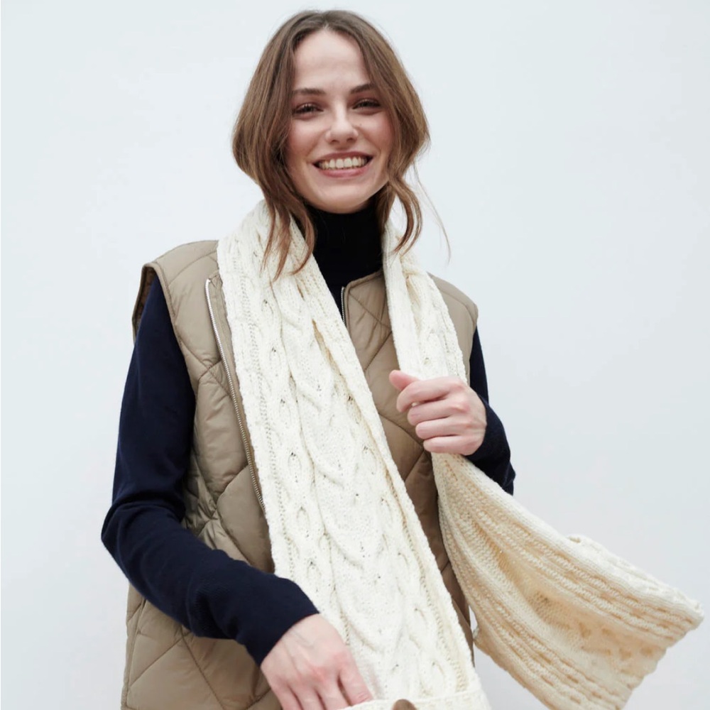 NWT Aran Pocket Scarf. Cozy Cream Cable Knit .Made in Ireland. 9.5”x57”